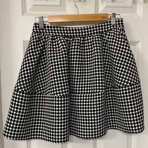 Black and White skirt with pockets